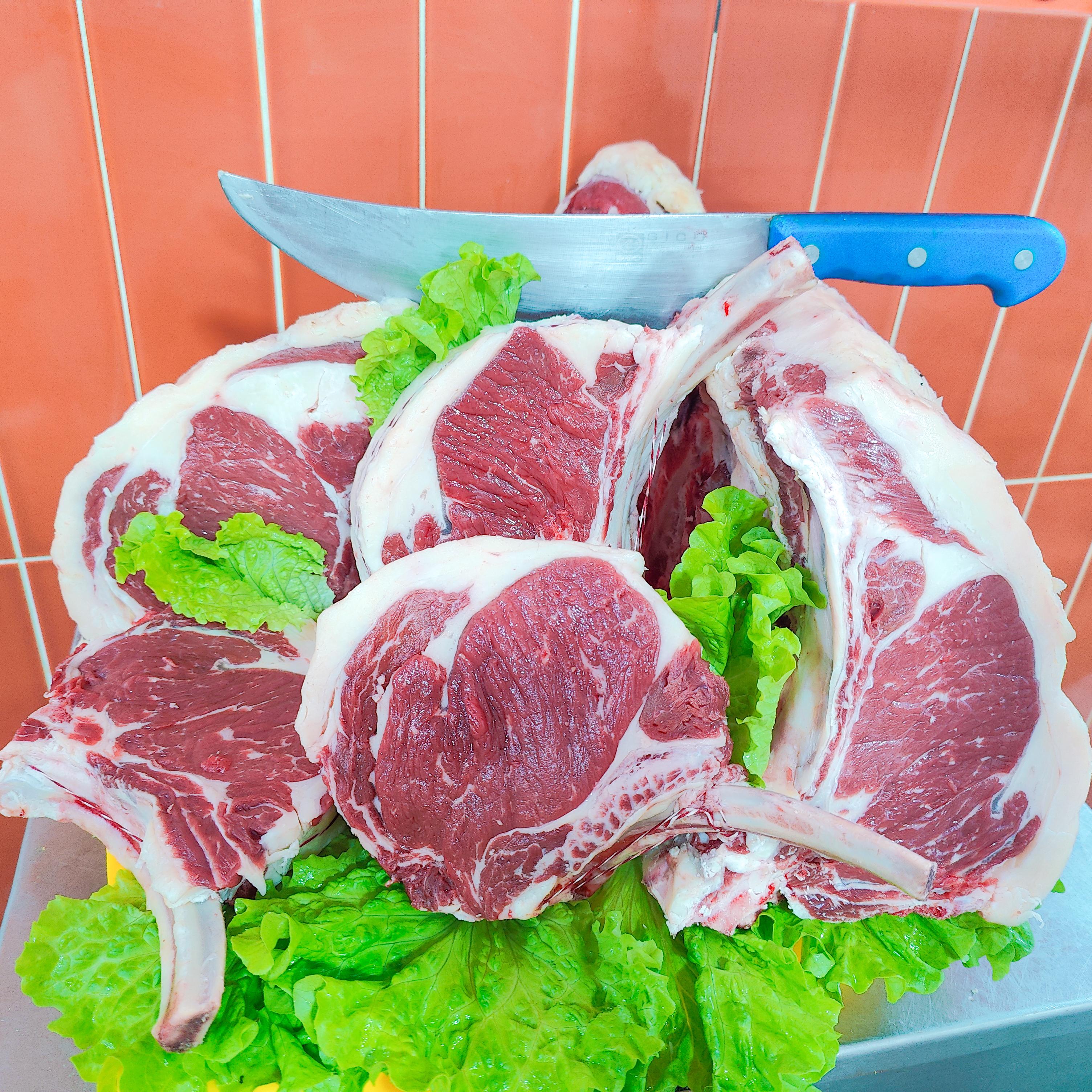 Detalhe de vitela e carnes no talho